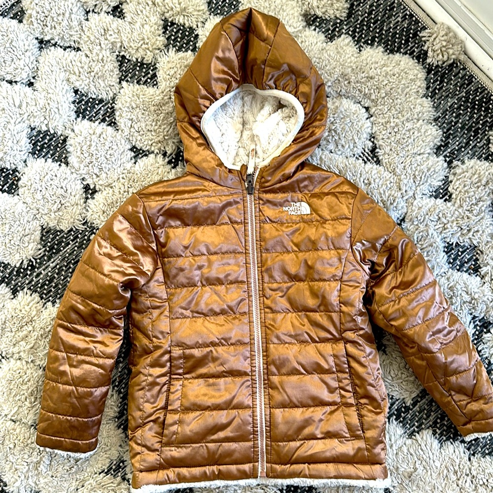 Tbe North Face gold and cream reversible girl size 6/8 coat.